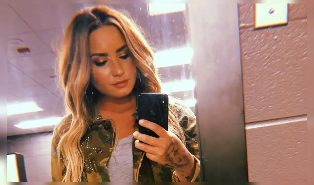 Demi Lovato realiza gesto obsceno a la prensa tras salir de terapia [FOTOS]