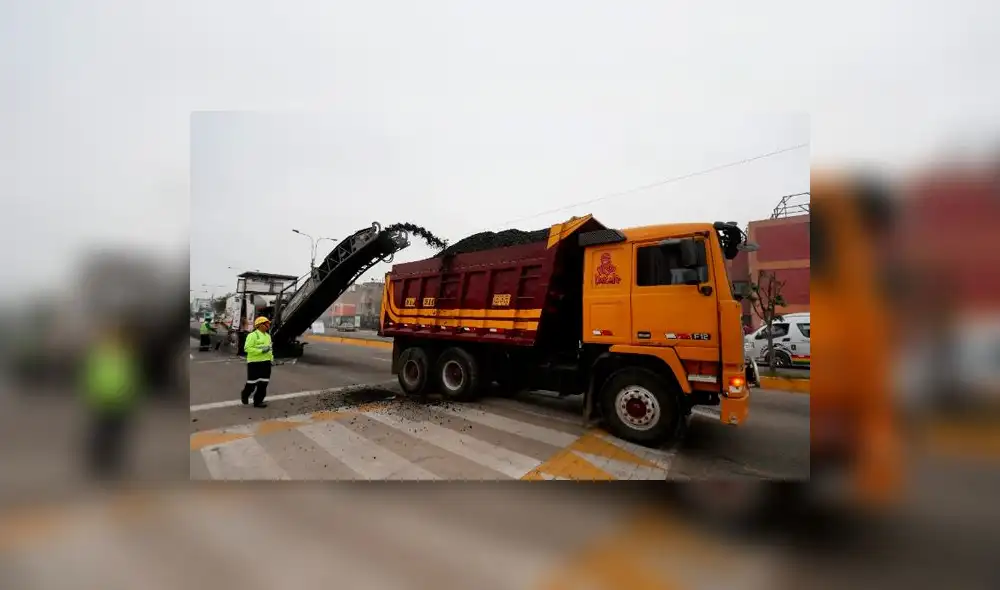 SJL: Inician mantenimiento de pistas inundadas tras huaicos