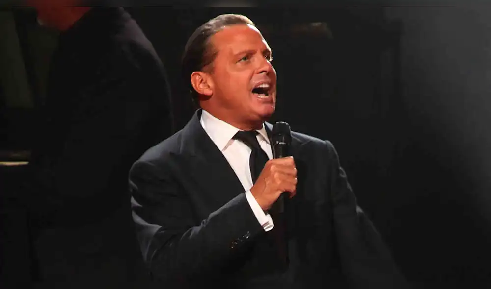 Luis Miguel genera indignación al golpear a su asistente en pleno concierto [VIDEO]