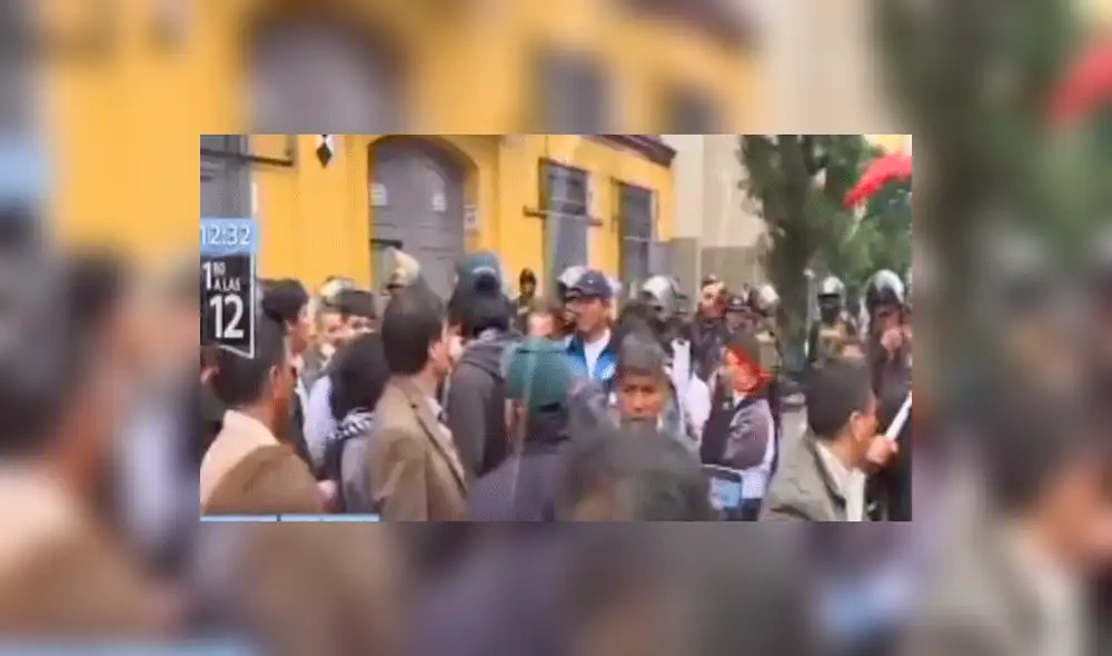 Profesores acatan paro de 24 horas y provocan disturbios en la Av. Abancay [VIDEO]