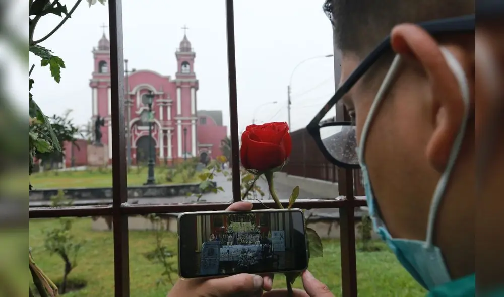 Así se celebra el aniversario de la primera santa de América en la Iglesia de Santa Rosa de Lima. Fotos: John Reyes/La República. Así se celebra el aniversario de la primera santa de América en la Iglesia de Santa Rosa de Lima. Fotos: John Reyes/La República.