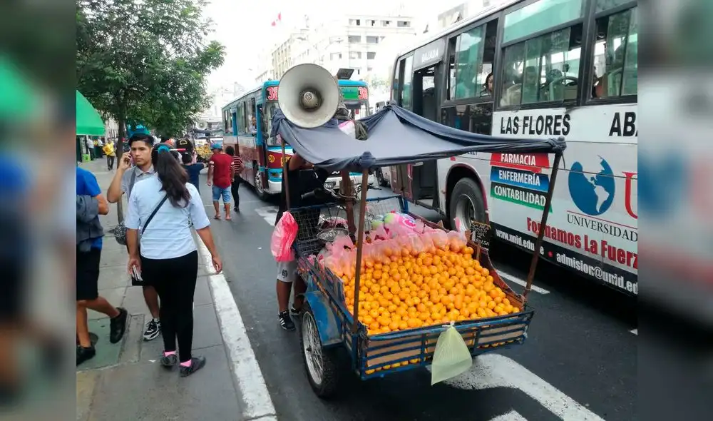 Ambulantes invaden avenida abancay