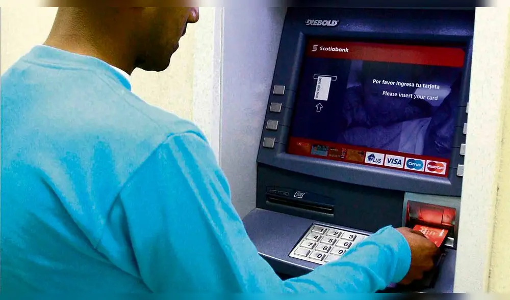 Cuidado. En cajeros automáticos, delincuentes clonan tarjetas con dispositivos electrónicos.