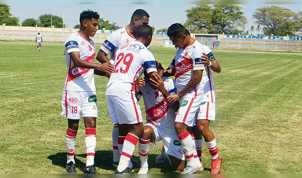 Así lo gozó el equipo albo ayer en el estadio de la ciudad de Bernal.