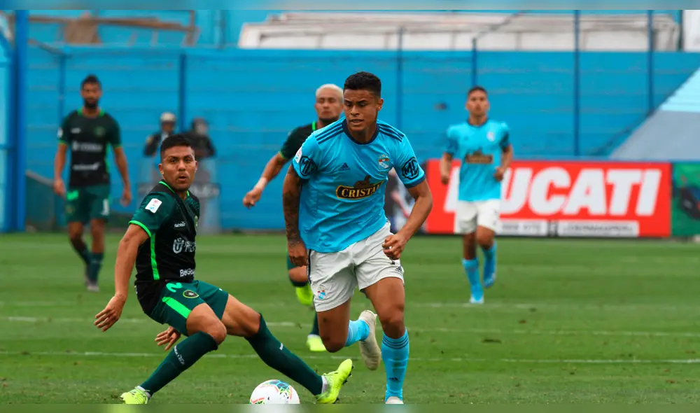 Percy Olivares critica a su hijo Christopher por su rendimiento en el Perú vs. Paraguay.