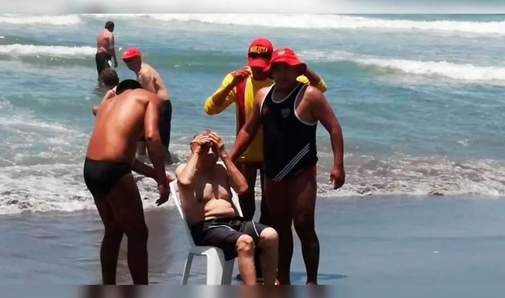 Arequipa: Salvavidas ayudaron a varón con discapacidad para que disfrute del mar [FOTOS]