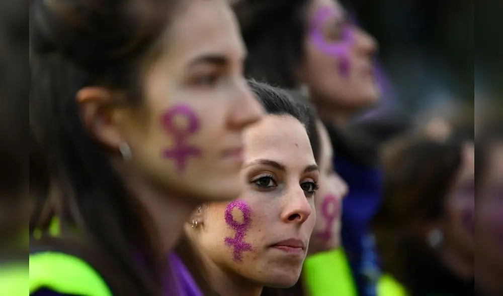 Women attend a demonstration marking International Women's Day in Madrid on March 8, 2019. - Unions, feminist associations and left-wing parties have called for a work stoppage for two hours on March 8, hoping to recreate the strike and mass protests seen nationwide to mark the same day in 2018. (Photo by GABRIEL BOUYS / AFP)