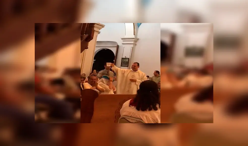 Facebook viral: sacerdote santifica a sus fieles y les echa agua bendita en balde Facebook viral: sacerdote santifica a sus fieles y les echa agua bendita en balde