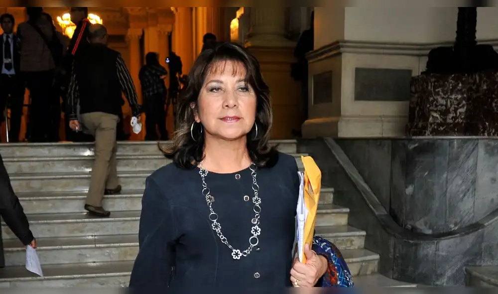 Cecilia Valenzuela pelea con Martha Chávez por caso de 'tocamientos' de Moisés Mamani