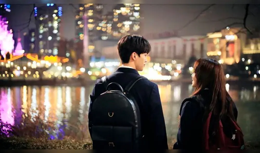 Desliza para ver más fotos de Love Alarm Desliza para ver más fotos de Love Alarm