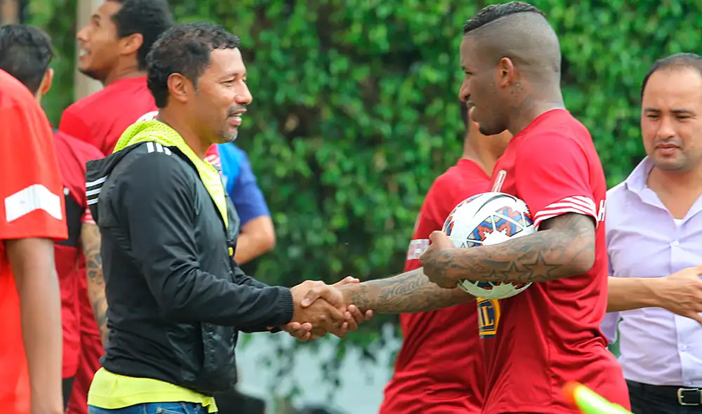 Jefferson Farfán y Roberto ‘El Chorri’ Palacios en La Videna. Foto: Líbero