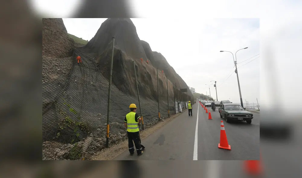 Derrumbe en la Costa Verde Derrumbe en la Costa Verde
