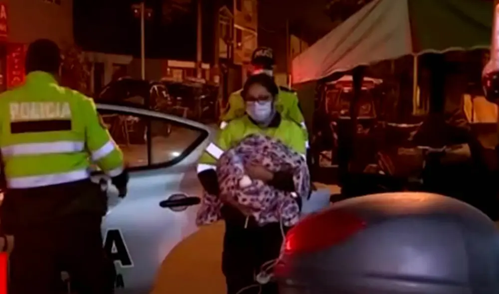 Policía trasladó a la menor al Hospital de Emergencias de Grau en Cercado de Lima. Foto: captura de América Policía trasladó a la menor al Hospital de Emergencias de Grau en Cercado de Lima. Foto: captura de América