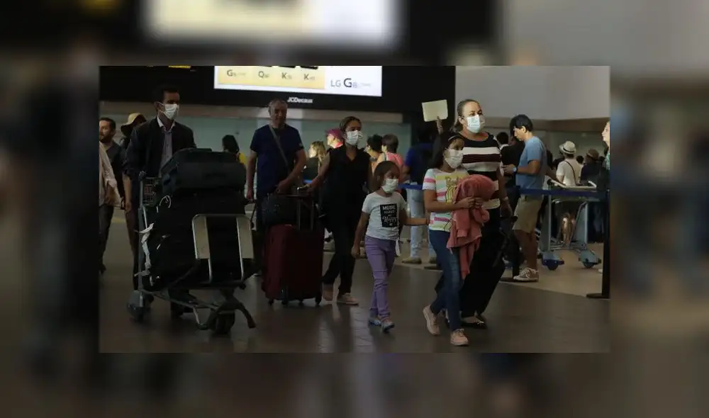 Pasajeros que lleguen de países señalados por el gobierno deberán permanecer en aislamiento domiciliario por 14 días. (Foto: Jorge Cerdán) Pasajeros que lleguen de países señalados por el gobierno deberán permanecer en aislamiento domiciliario por 14 días. (Foto: Jorge Cerdán)