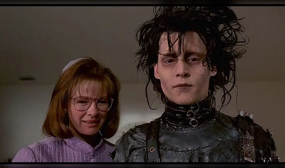En la trama de la película, Peg Boggs trata a Edward Scissorhands como si fuera su propio hijo. (Foto: Cinergía Online) En la trama de la película, Peg Boggs trata a Edward Scissorhands como si fuera su propio hijo. (Foto: Cinergía Online)