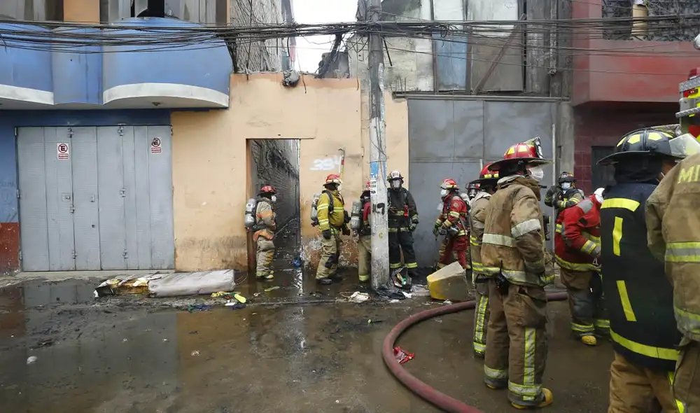 Incendio terminó con tres heridos en la zona. Foto: Félix Contreras / La República