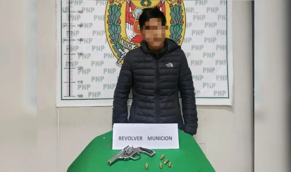 Menor fue encontrado con moto robada y revólver.