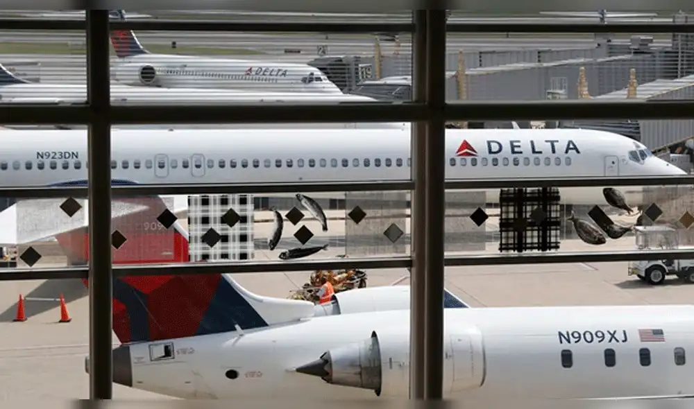 Pareja tuvo sexo en pleno vuelo y ahora enfrenta lo peor