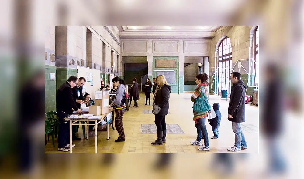 En cumplimiento del proceso electoral en su país, millones de ciudadanos argentinos acuden hoy a las urnas.