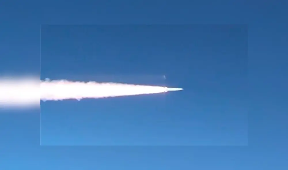 El misil Kinhzal ('daga', en ruso) alcanza unas 10 veces la velocidad del sonido. Captura de video: RT.