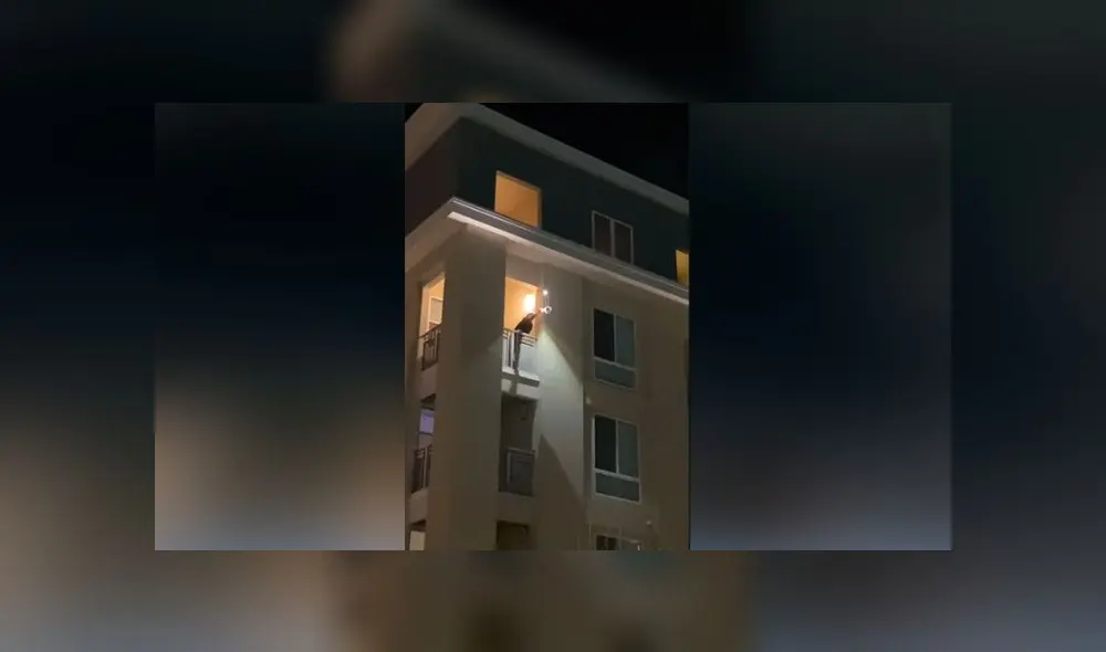 Desliza las fotografías para ver el notable gesto que tuvo un joven con su vecina que estaba en cuarentena. Foto: Captura Desliza las fotografías para ver el notable gesto que tuvo un joven con su vecina que estaba en cuarentena. Foto: Captura