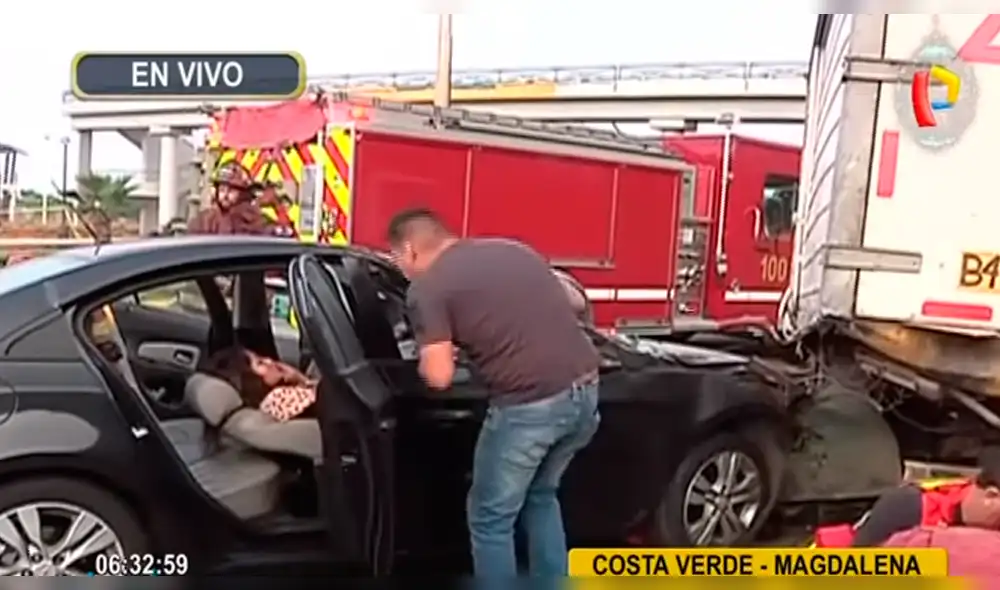 Costa Verde: dos muertos tras choque entre camioneta y cisterna [VIDEO ...