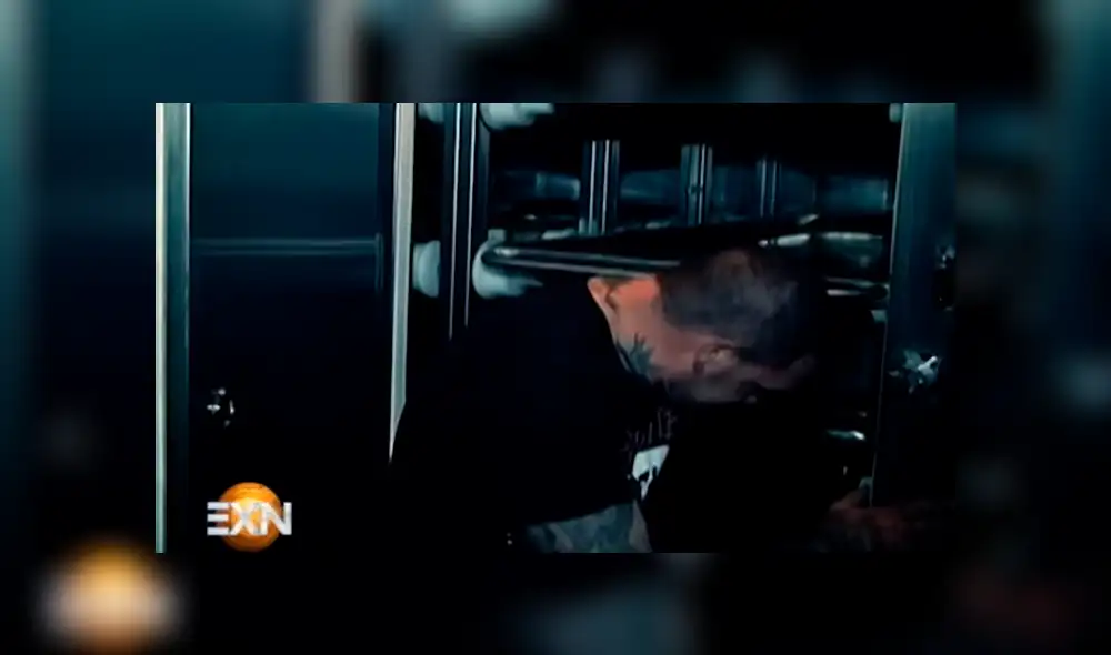 Hombre ingresa a la morgue de madrugada para estar al lado de los muertos y sucede algo aterrador.