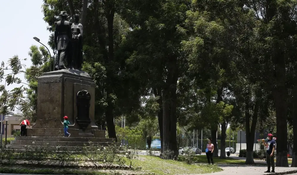 Limeños en calles aledañas a la avenida Arequipa. Foto: Flavio Matos/La República