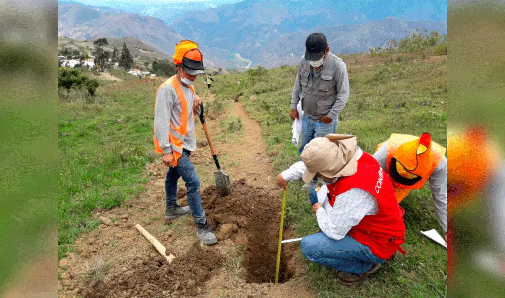 Los técnicos de la Contraloría realizaron diligencias en la zona de intervención a fin de inspeccionar los trabajos. Foto: Contraloría Los técnicos de la Contraloría realizaron diligencias en la zona de intervención a fin de inspeccionar los trabajos. Foto: Contraloría