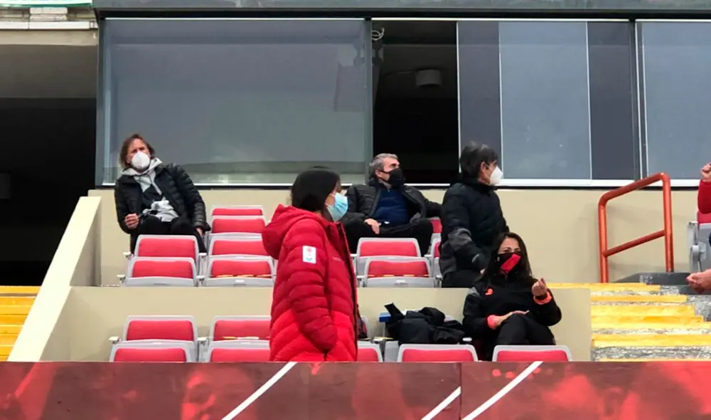 Ricardo Gareca se enteró en la tribuna del Estadio Nacional que la Liga 1 era suspendida. Foto: Gol Perú