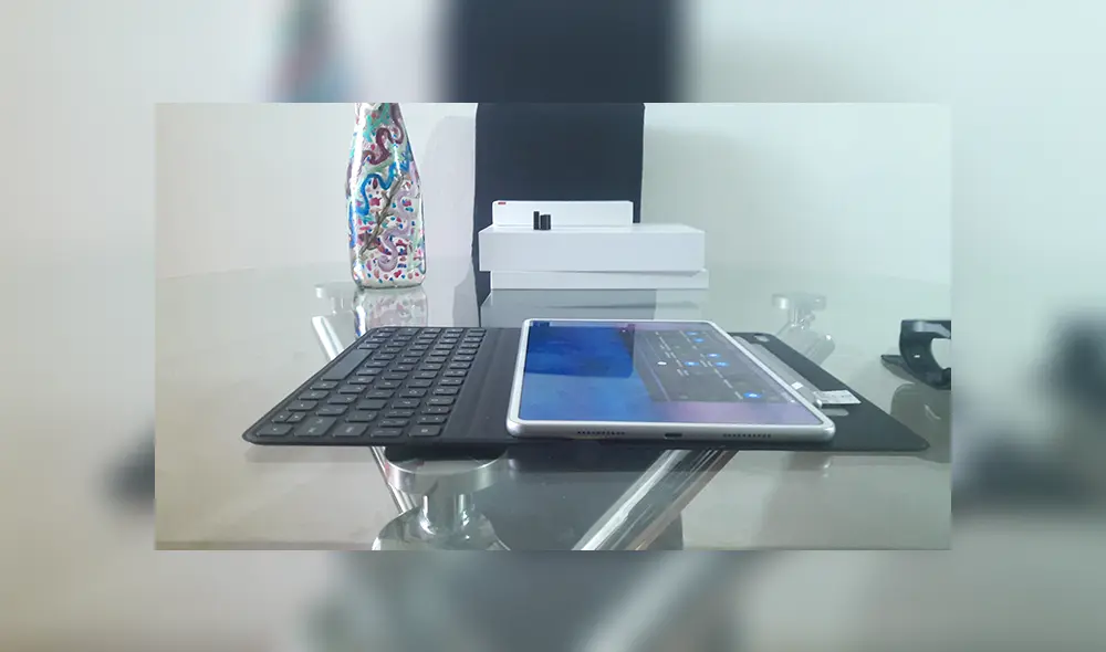 Con imanes que permiten armarlo rápidamente.