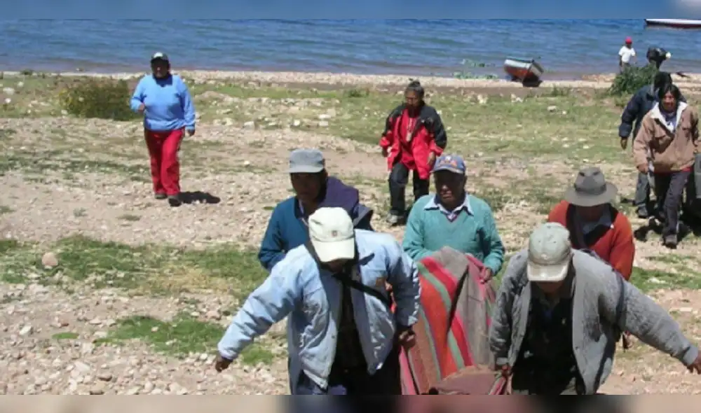 Autoridades y funcionarios de Puno donarán parte de su sueldo para familias pobres. Autoridades y funcionarios de Puno donarán parte de su sueldo para familias pobres.