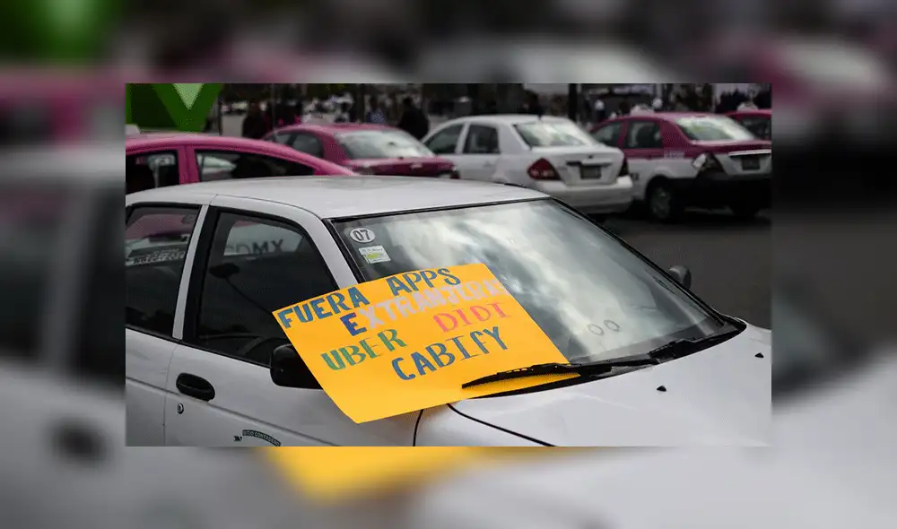 México: Taxistas se crucifican simbólicamente en protesta contra Uber y Cafiby [FOTOS]