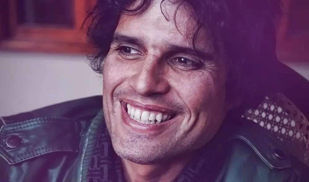 El cantante se mostró asombrado por ver a los peruanos trabajar. Foto: Composición El cantante se mostró asombrado por ver a los peruanos trabajar. Foto: Composición