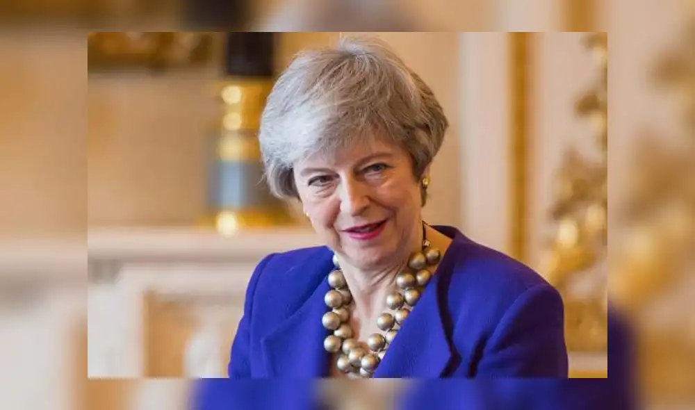 Theresa May, aplaudida por su respuesta a periodista que la increpó en el Día de la Mujer 
