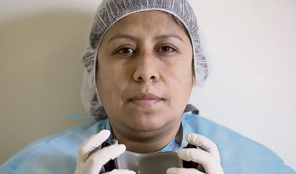 Valioso. Mirtha Vicente cuidó a niños con Covid-19 en INSN. Foto: Antonio Melgarejo/La República Valioso. Mirtha Vicente cuidó a niños con Covid-19 en INSN. Foto: Antonio Melgarejo/La República