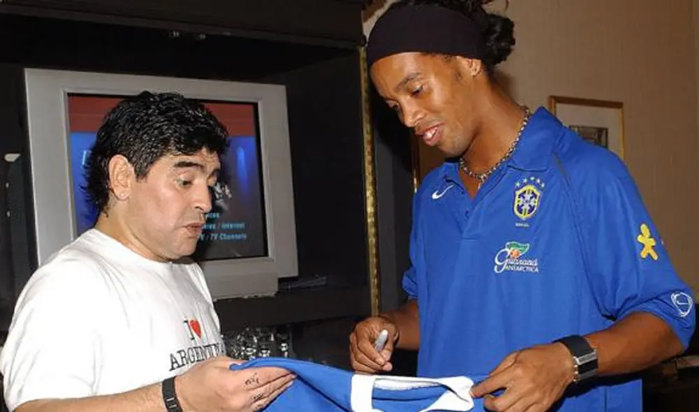 Ronaldinho regresaría al fútbol en Gimnasia de Maradona. | Foto: AFP