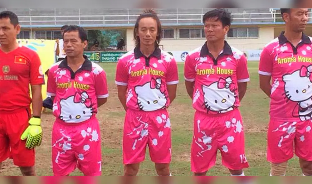 Facebook Viral: Equipo de fútbol utilizó uniforme de Hello Kitty 