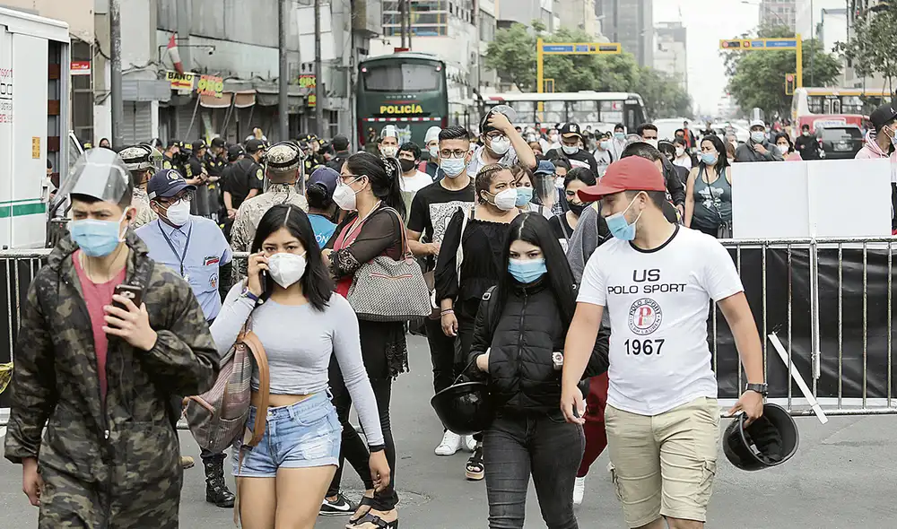 Essalud solicitó a los adultos mayores que vayan a los centros de vacunación para recibir la tercera dosis de la vacuna. Foto: difusión