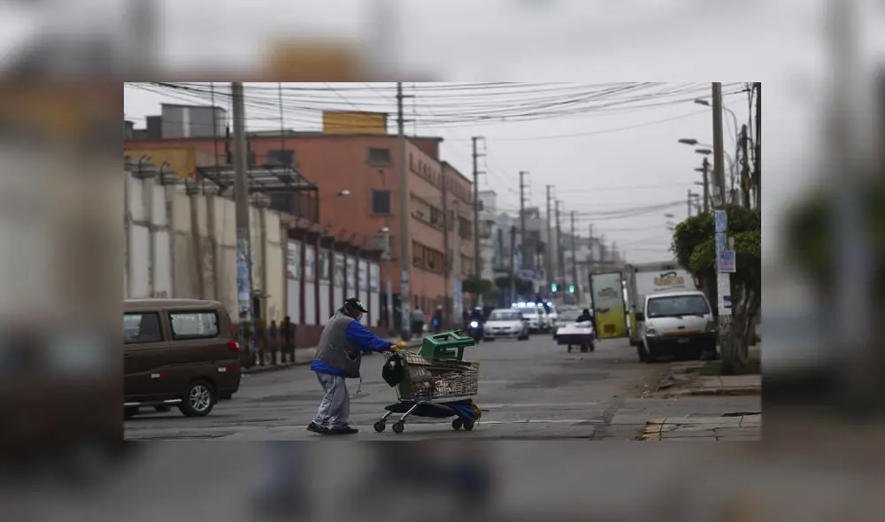 Ambulantes se desplazan por las principales avenidas de Gamarra. Créditos: Flavio Matos. Ambulantes se desplazan por las principales avenidas de Gamarra. Créditos: Flavio Matos.