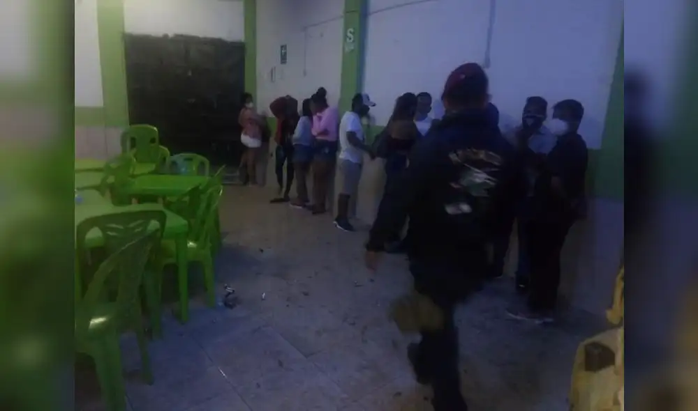 Hombres y mujeres se encontraban en el bar R12. Foto: Municipalidad de Sullana.