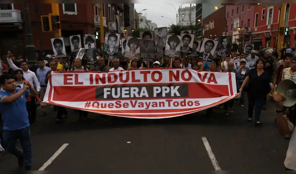 La calle y el ocaso parlamentario