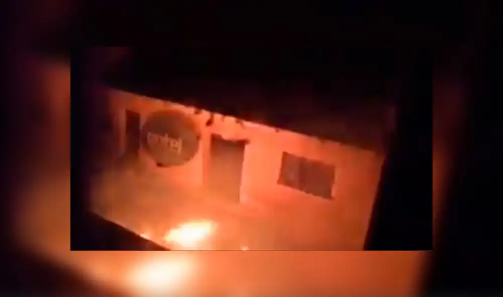 Una grupo de personas llegó a la casa de una asambleísta en Bolivia para hacerla renunciar. Foto: captura de video/ Twitter.