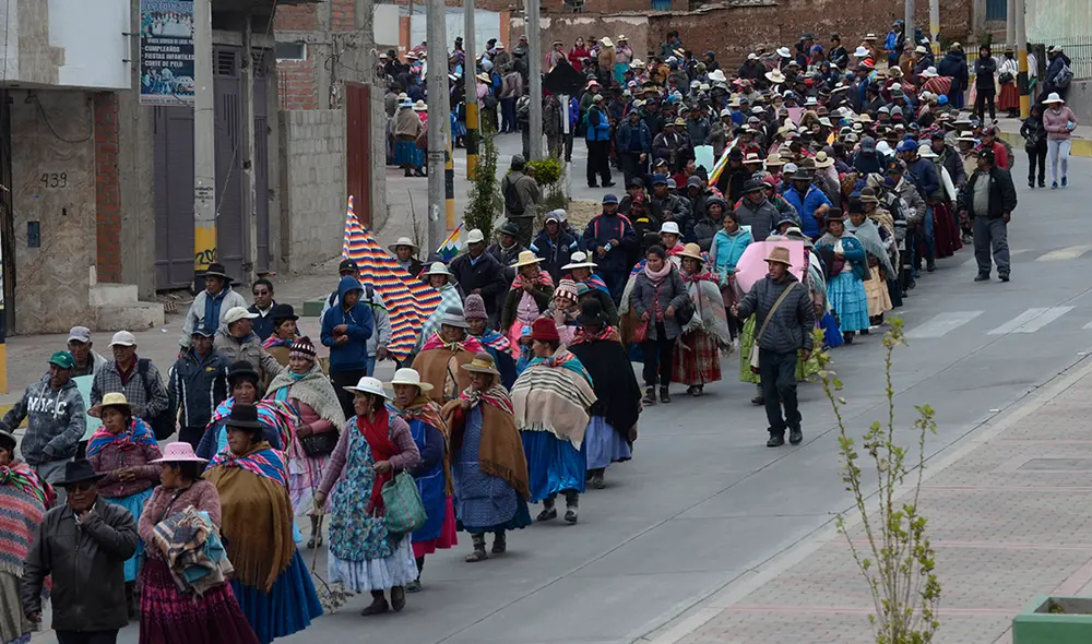 Protestas en favor de la libertad de Walter Aduviri. Fotos: Sharon Castellanos.