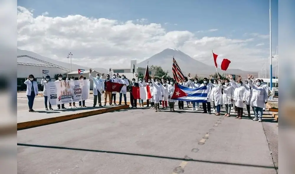 Una delegación de 26 médicos cubanos llegó a Arequipa para ayudar en atención contra el COVID-19. Una delegación de 26 médicos cubanos llegó a Arequipa para ayudar en atención contra el COVID-19.