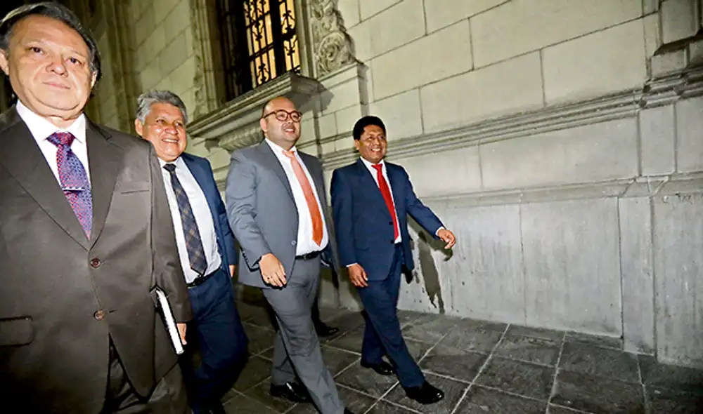 Labor. Keiko encomendó a la nueva bancada afianzar imagen de FP. Columbus es el vocero. Foto: Jorge Cerdán. Labor. Keiko encomendó a la nueva bancada afianzar imagen de FP. Columbus es el vocero. Foto: Jorge Cerdán.