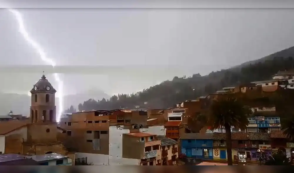 Cusco: Sorprendente rayo cae en área céntrica de Sicuani [VIDEO] 