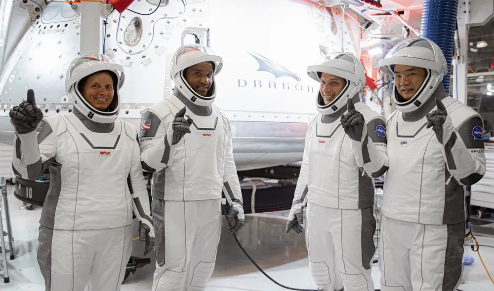 La próxima tripulación para el segundo lanzamiento de SpaceX posa para una foto del 24 de setiembre | Foto: SpaceX La próxima tripulación para el segundo lanzamiento de SpaceX posa para una foto del 24 de setiembre | Foto: SpaceX