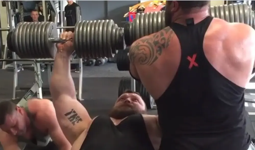 Eddie Hall narró el terrible accidente que sufrió mientras entrenaba en un gimnasio. Foto: Instagram.