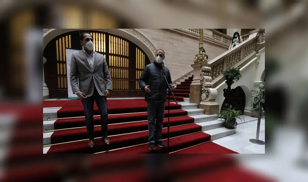 Jorge Muñoz Wells con representantes de corredores complementarios. Créditos: Jorge Cerdán / La República